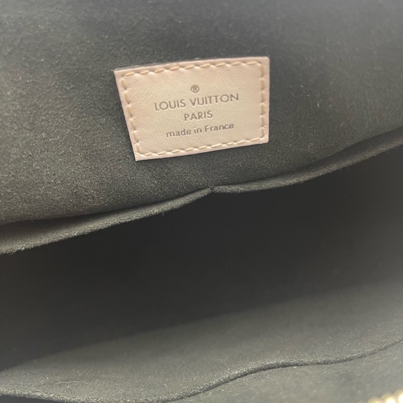 LOUIS VUITTON Epi Tuileries White - Picture 12 of 17